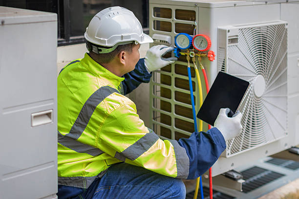 Professional Hvac technician working in Washburn, IL